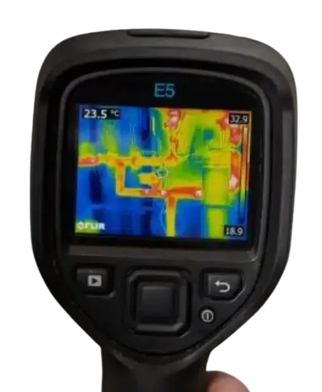 Thermal imaging camera used for plumbing inspection shows temperature variations in Oviedo, FL, aiding leak detection & efficient repairs.